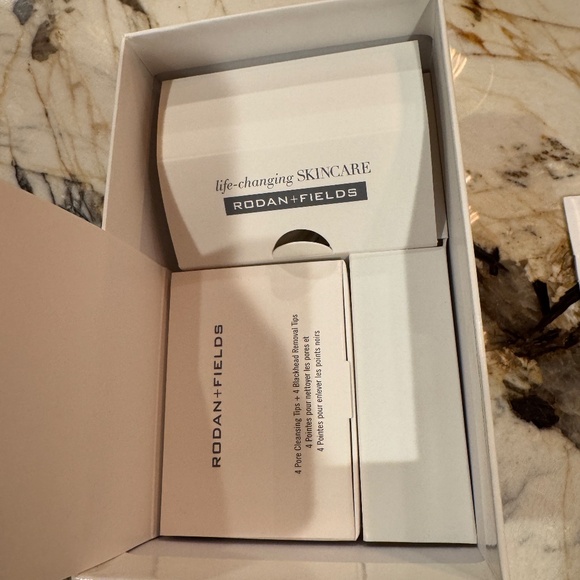 NEW Rodan + Fields Pore Cleansing MD - Picture 4 of 6